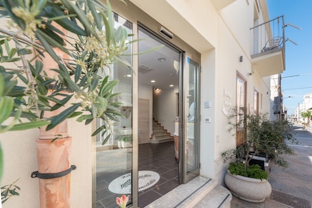 Property entrance. Hotel Biancolilla