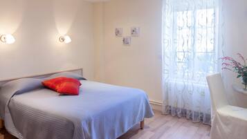 Standard Double Room | Desk, free WiFi