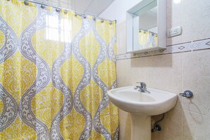 Bathroom - Blanco Vacation Properties (Santiago de los Caballeros)