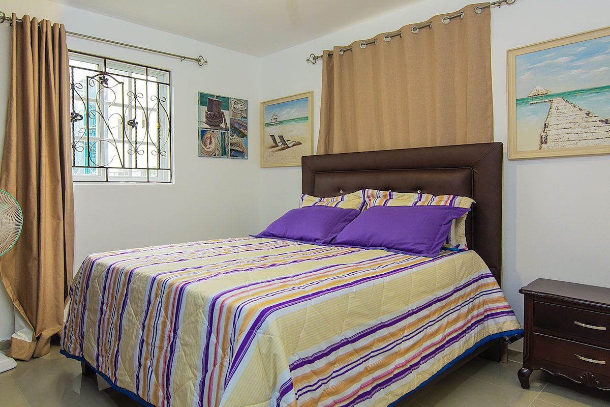 Finest 3 bedroom Apt. with a/c | 1 bedroom, iron/ironing board, free WiFi