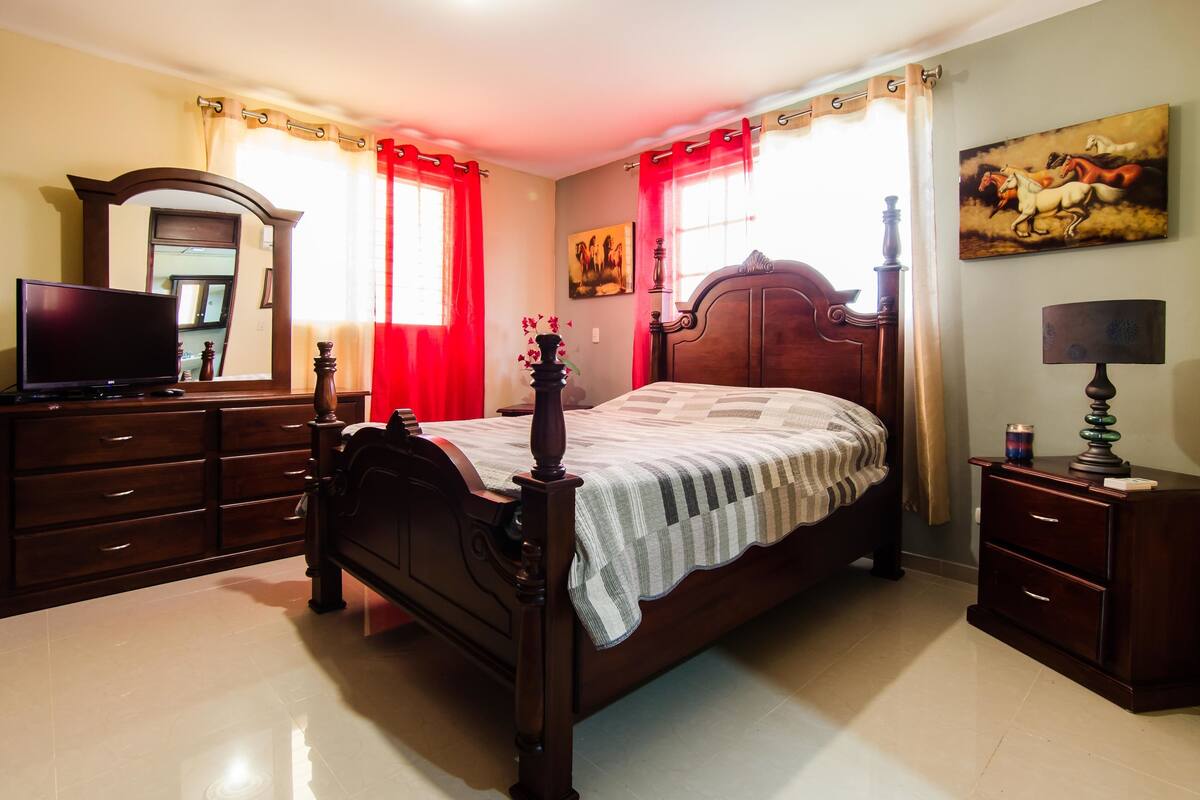 Live in Paradise in this 3bd Apt w/ 2 AC | 1 bedroom, iron/ironing board, free WiFi