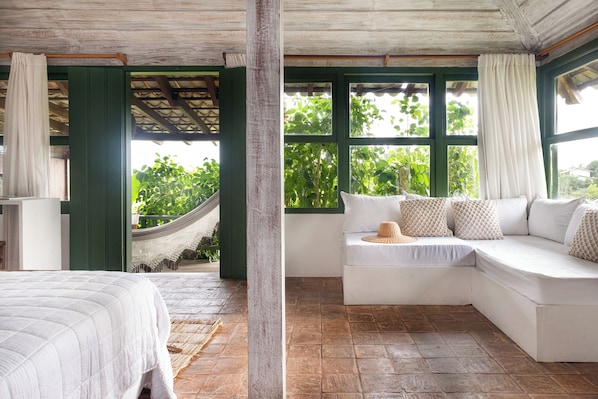 Suíte Master | Minibar, coffres-forts dans les chambres, rideaux occultants