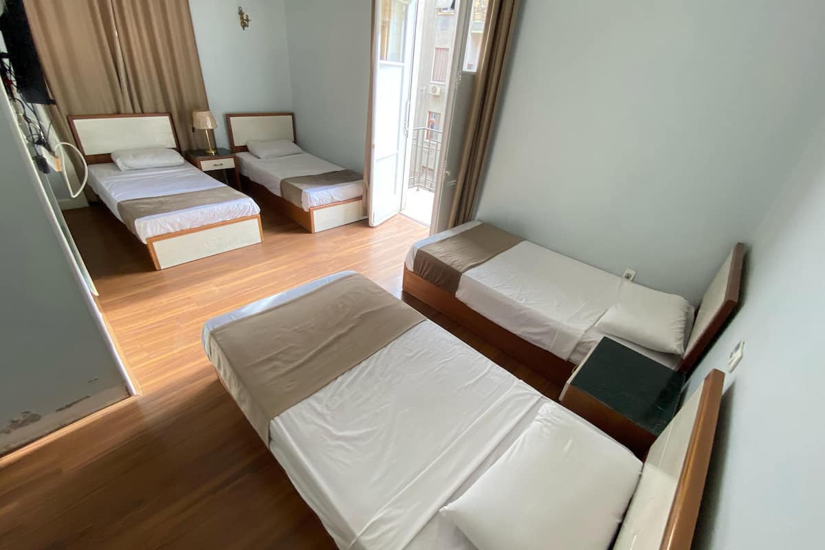 1 bedroom, premium bedding, in-room safe, desk