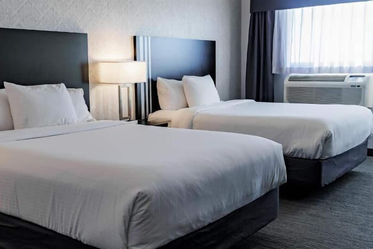 Literie de qualité, bureau, espace de travail pour ordinateurs portables