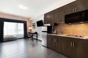 Refrigerador, microondas, cafetera/tetera