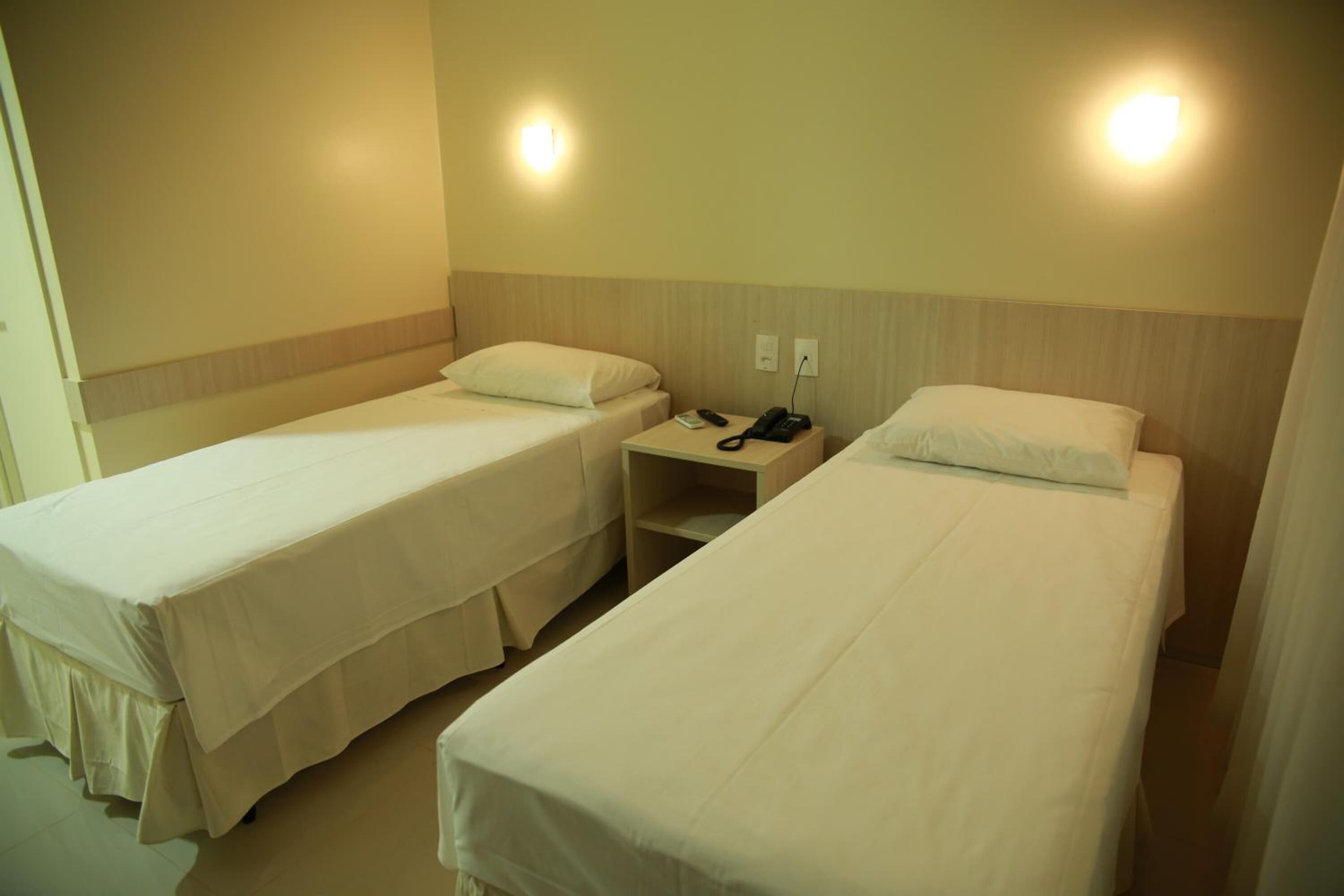 hypo-allergenic bedding, minibar, desk, laptop workspace