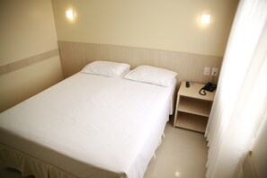 Hypo-allergenic bedding, minibar, desk, laptop workspace