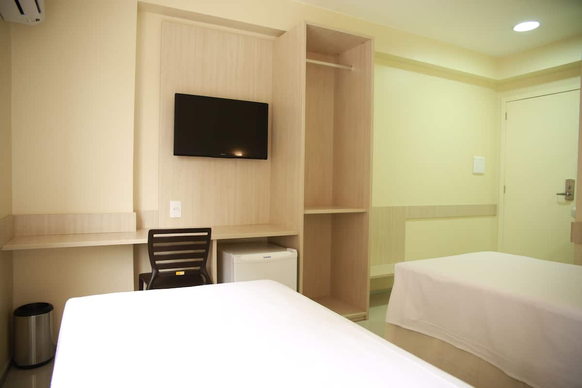 Hypo-allergenic bedding, minibar, desk, laptop workspace