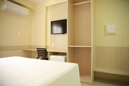Ropa de cama hipoalergénica, minibar, escritorio. Stay Inn Hotel