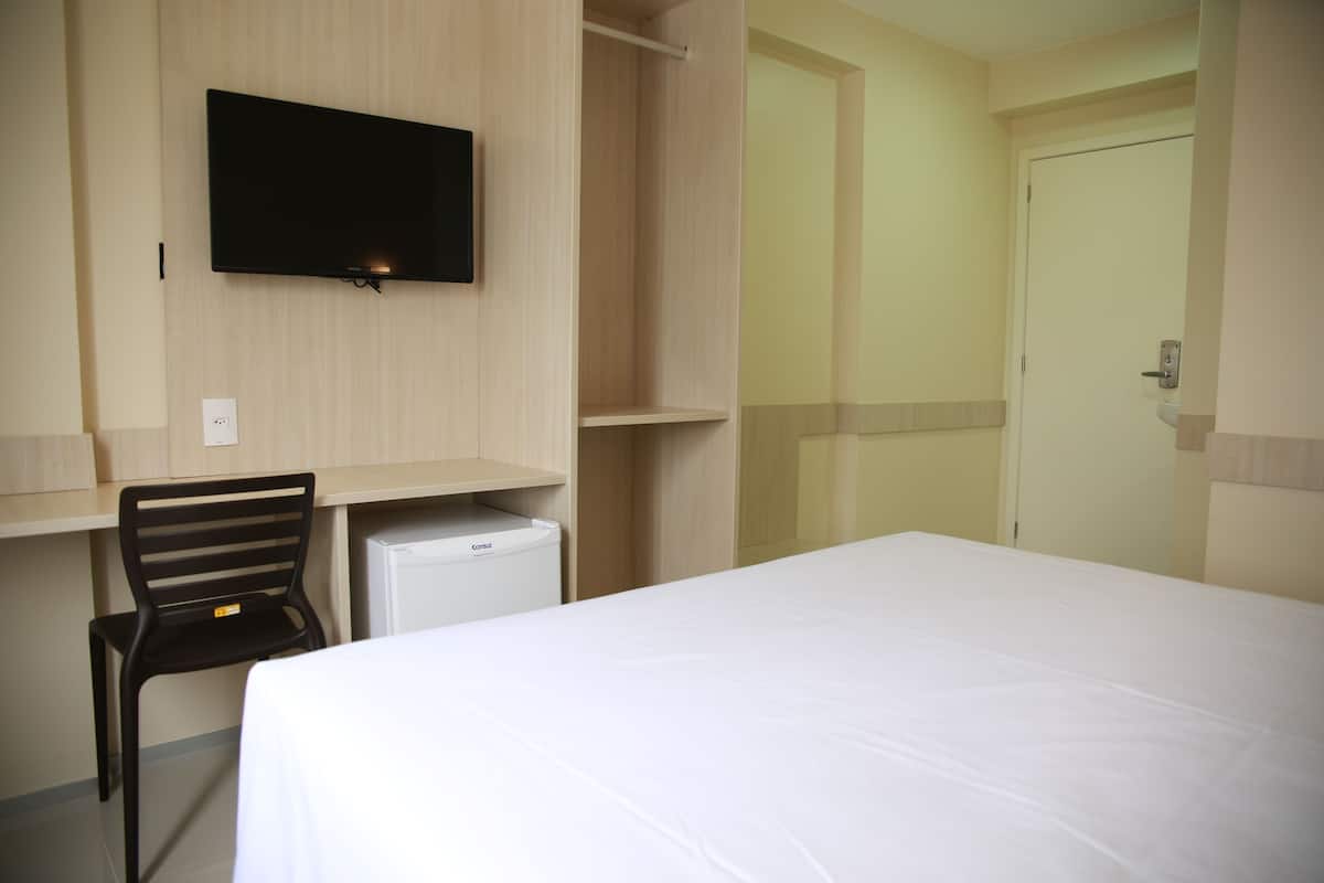 standard double room, 1 queen bed | hypo-allergenic bedding, minibar, desk, laptop workspace