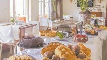 Café da manhã com buffet grátis