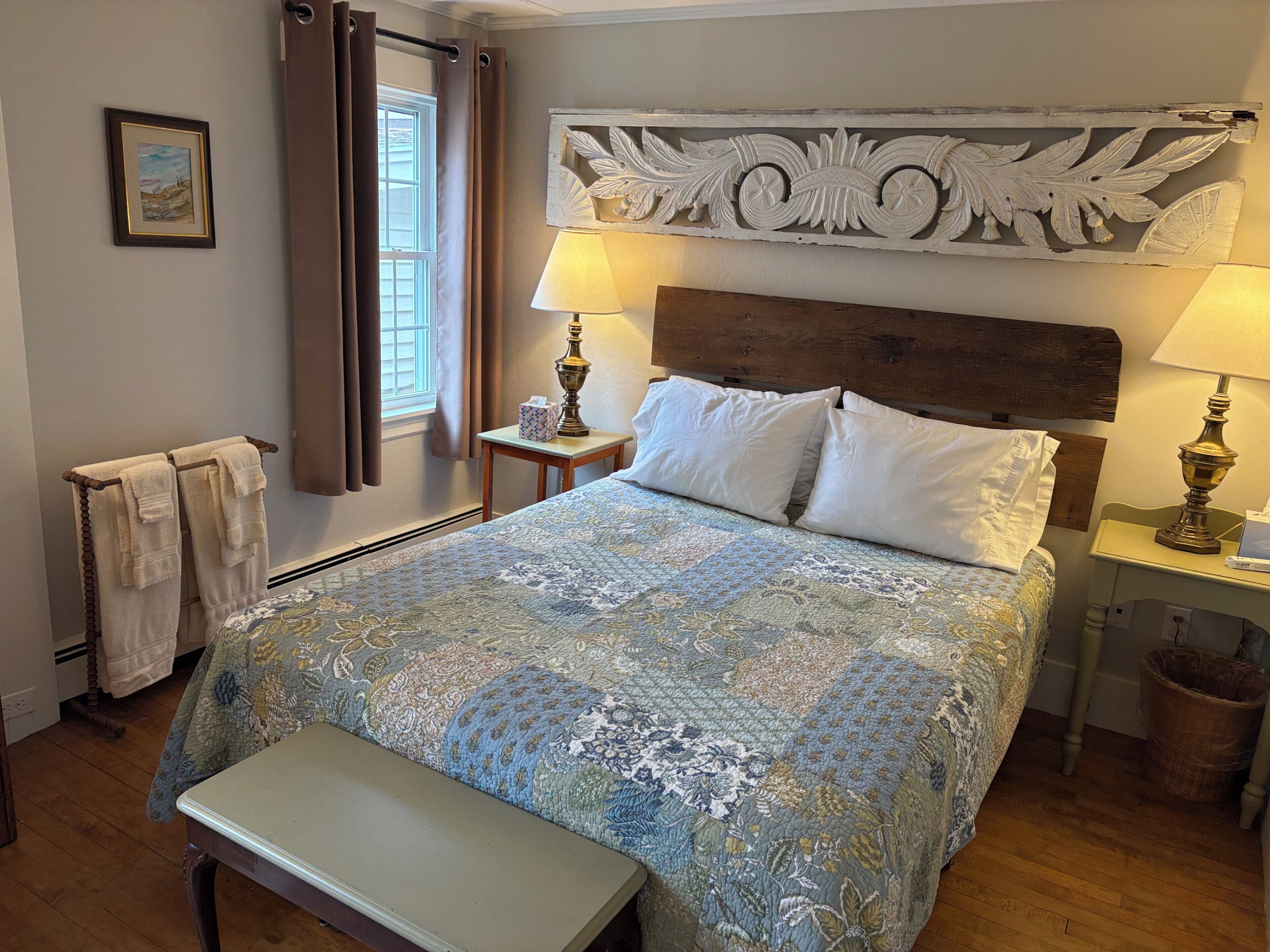 Basic Room, 1 Queen Bed, Shared Bathroom (Room 4)