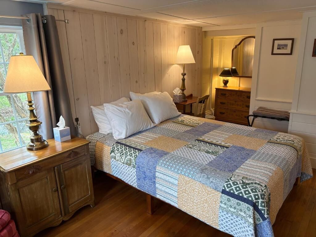 客房, 1 張加大雙人床 (Room 1) | 熨斗/熨衫板、免費 Wi-Fi、床單