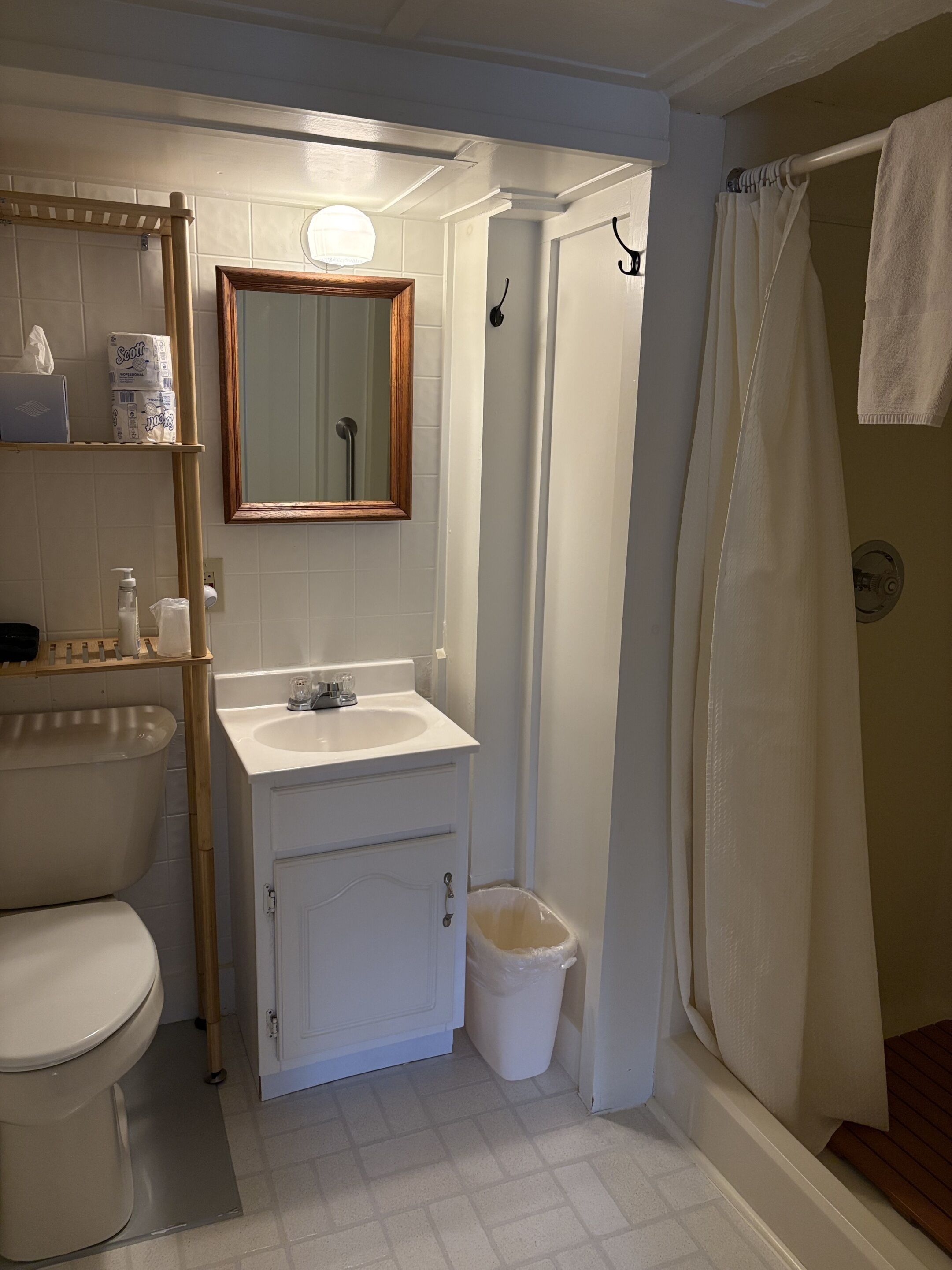 客房, 1 张大床 (Room 1) | 浴室 | 淋浴设施、免费洗浴用品、吹风机、毛巾