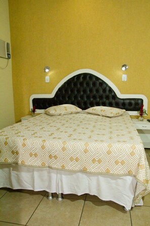 Deluxe Double Room (air conditioner) | Minibar, free WiFi, bed sheets, wheelchair access - Hotel Meri (Conselheiro Lafaiete)