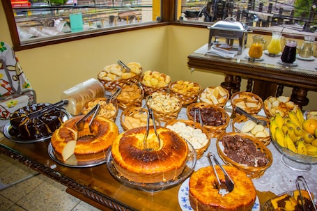 Free daily buffet breakfast . Hotel Meri