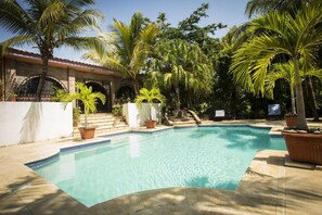 Kolam renang terbuka 