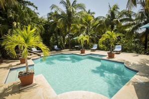 Outdoor pool - Cielo Vista Boutique Hotel (Tamanique)