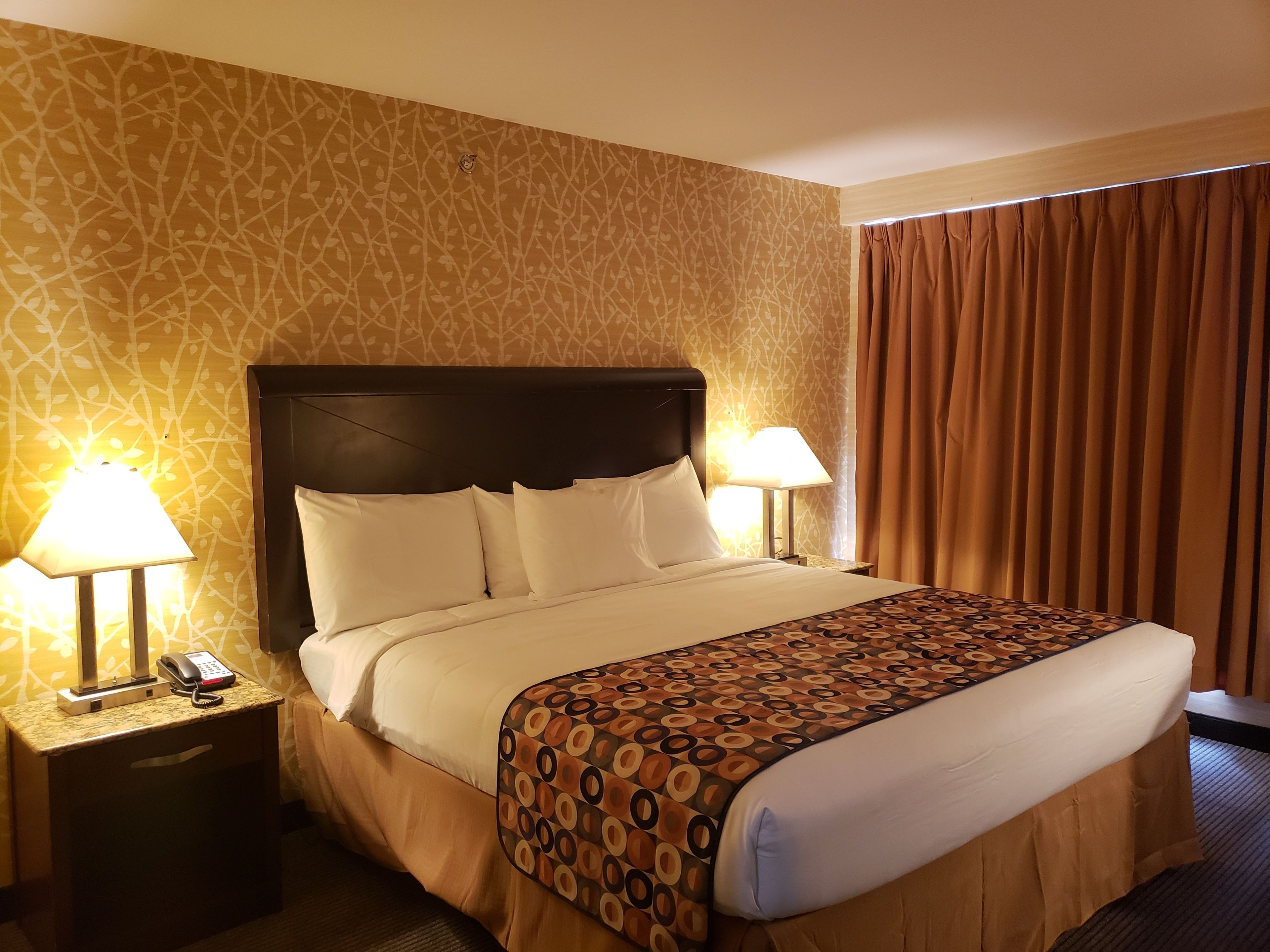 Photo - Elmhurst Hotel