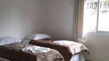 Minibar, wifi gratis y ropa de cama