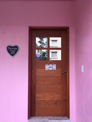 Entrada al alojamiento