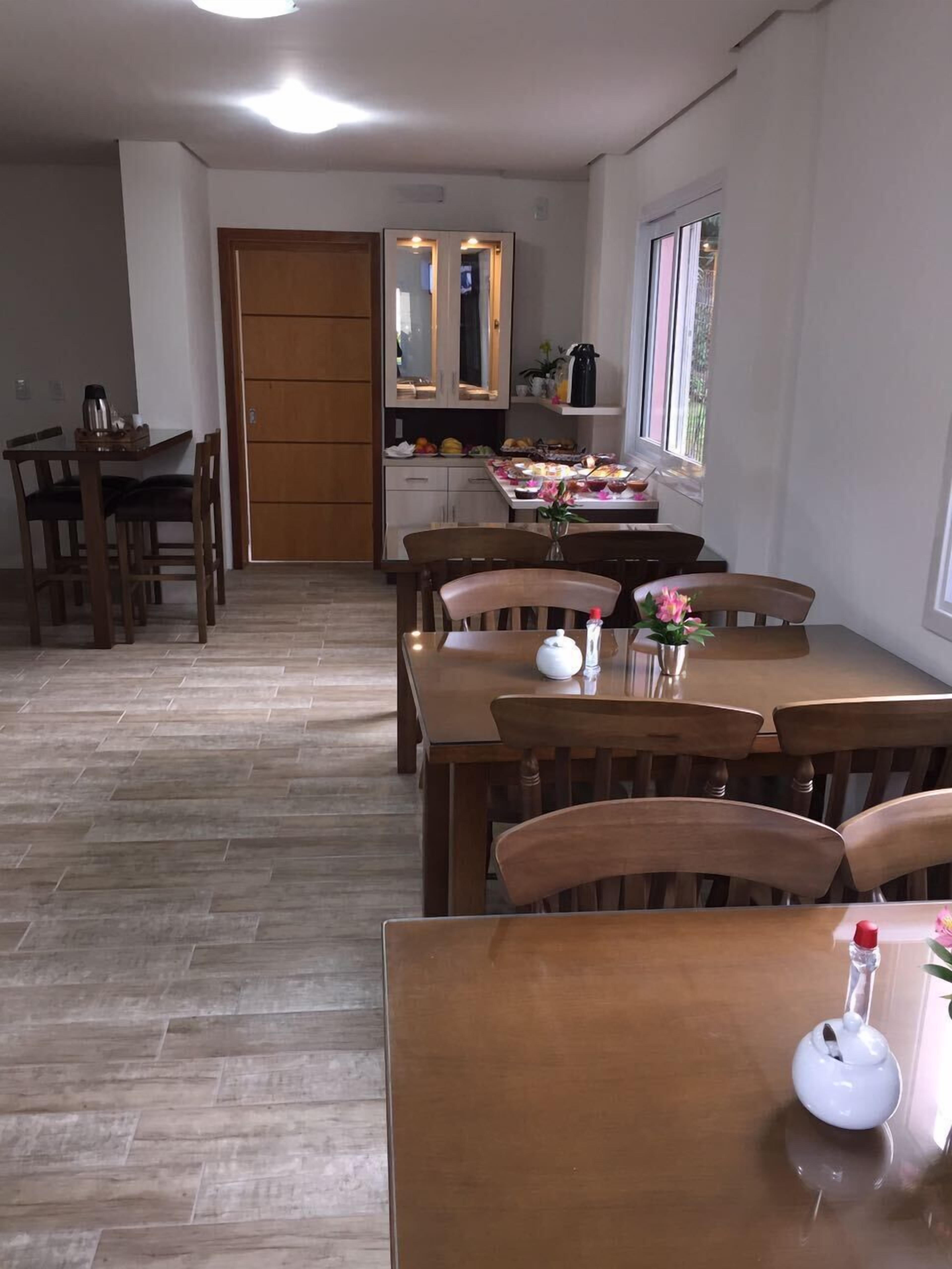 Desayuno continental gratuito y diario