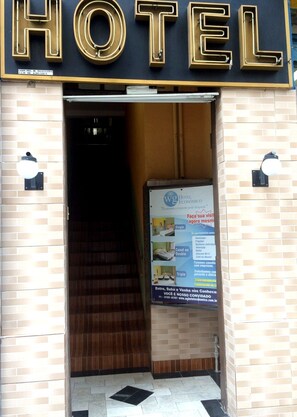 Property entrance - Wg Plaza Hotel Econômico (São Paulo)