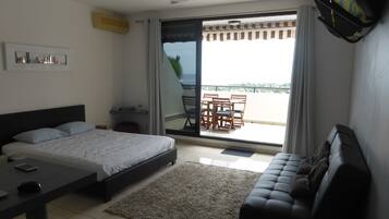 ์คํ๋์ค, ๋ฐ๋ค ์ ๋ง