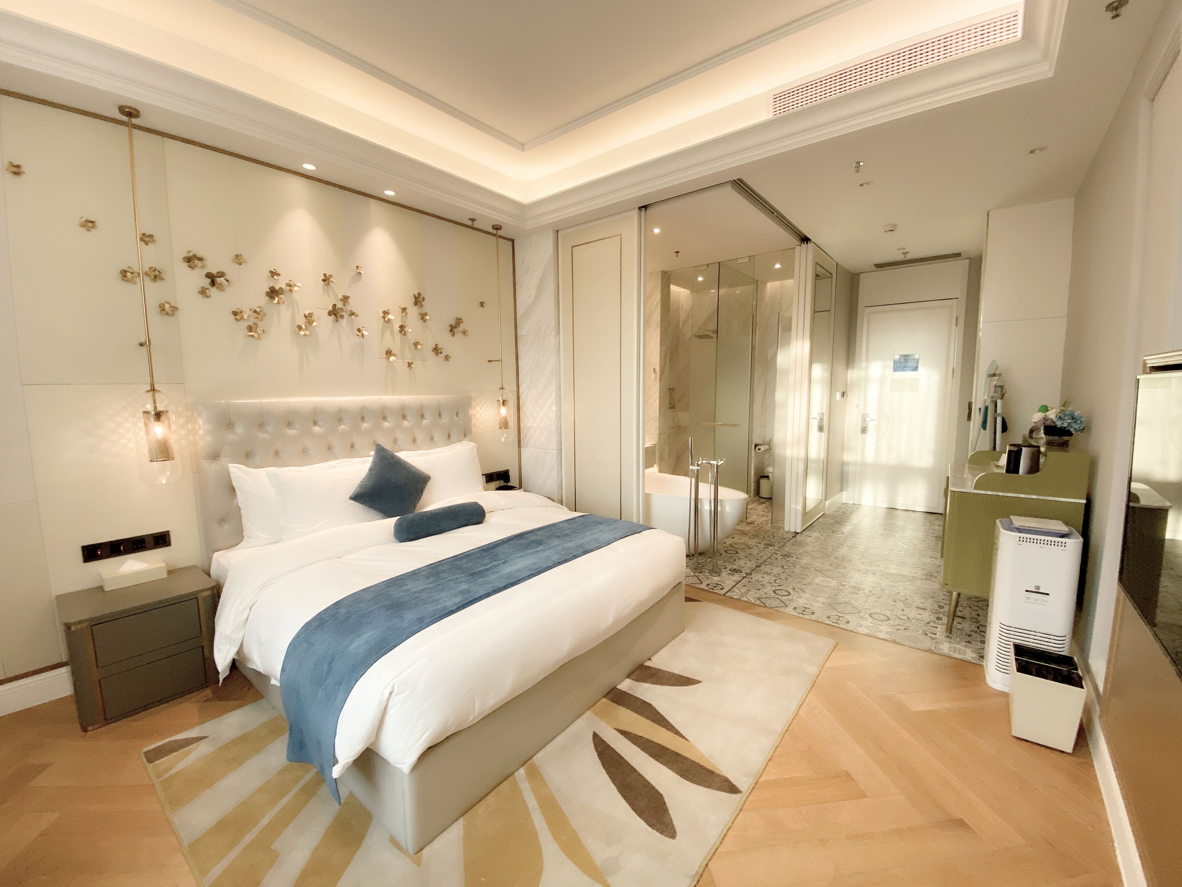 高档床上用品、迷你吧、特色装修、免费 WiFi