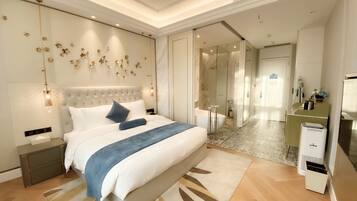 高档床上用品、迷你吧、特色装修、免费 WiFi