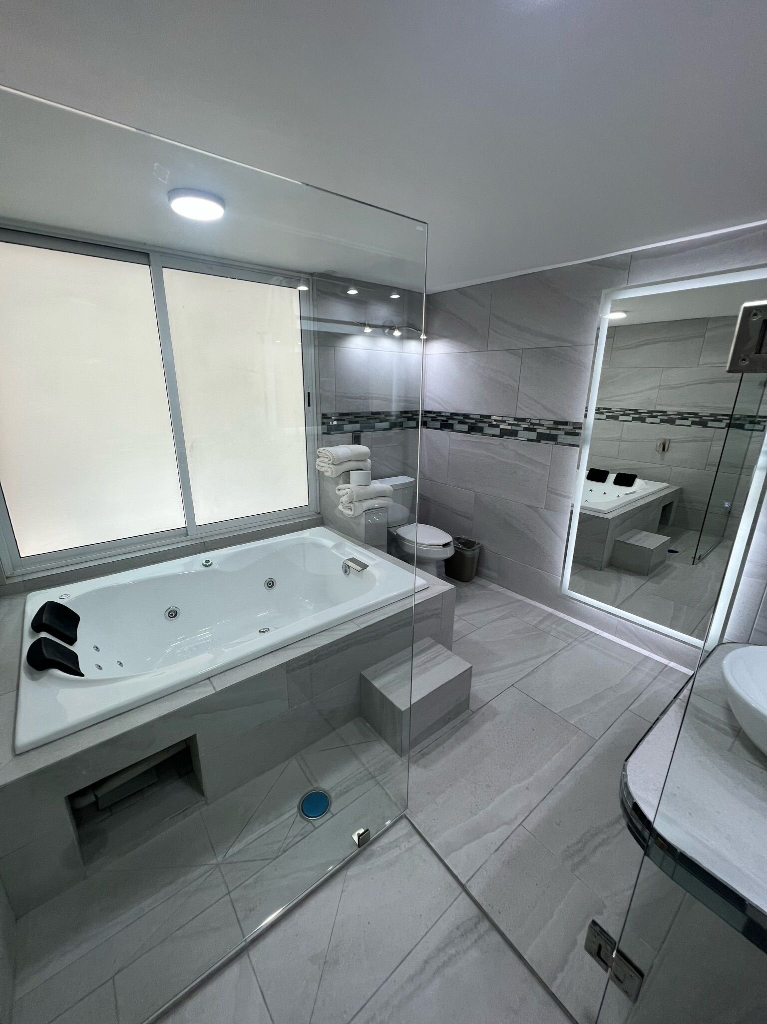 Superior Suite | Bathroom
