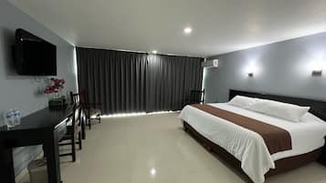 Studio, Accessible | In-room safe, desk, iron/ironing board, free WiFi