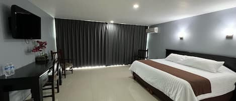 Studio, Accessible | In-room safe, desk, iron/ironing board, free WiFi