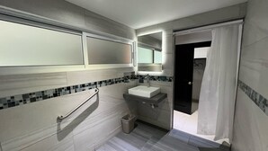 A modern bathroom with a vanity, sink, and toilet. - Hotel Latino (Sahuayo)