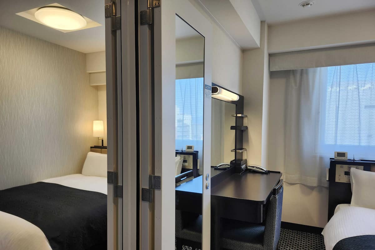 Chăn bông, bàn, truy cập Internet không dây miễn phí, bộ trải giường