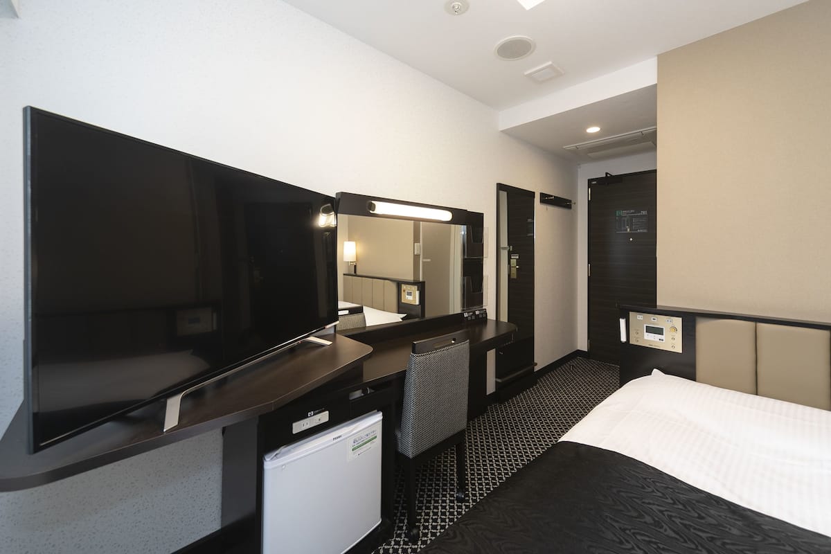 Standard Single Room, Non Smoking | Down duvets, desk, free WiFi, bed sheets
