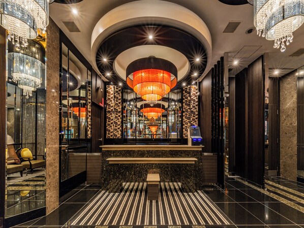 ฝ่ายต้อนรับ