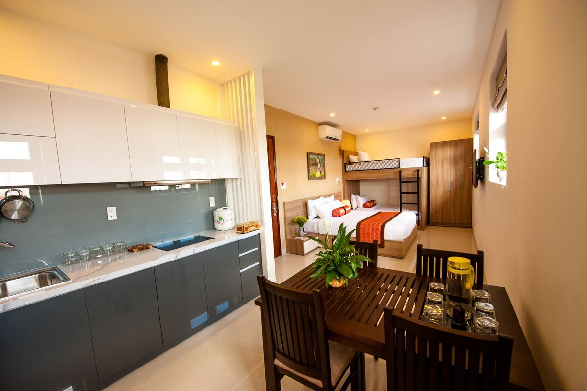 Penthouse, Multiple Beds