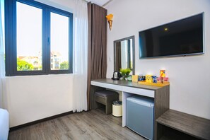 Deluxe Double Room | Minibar, in-room safe, desk, soundproofing