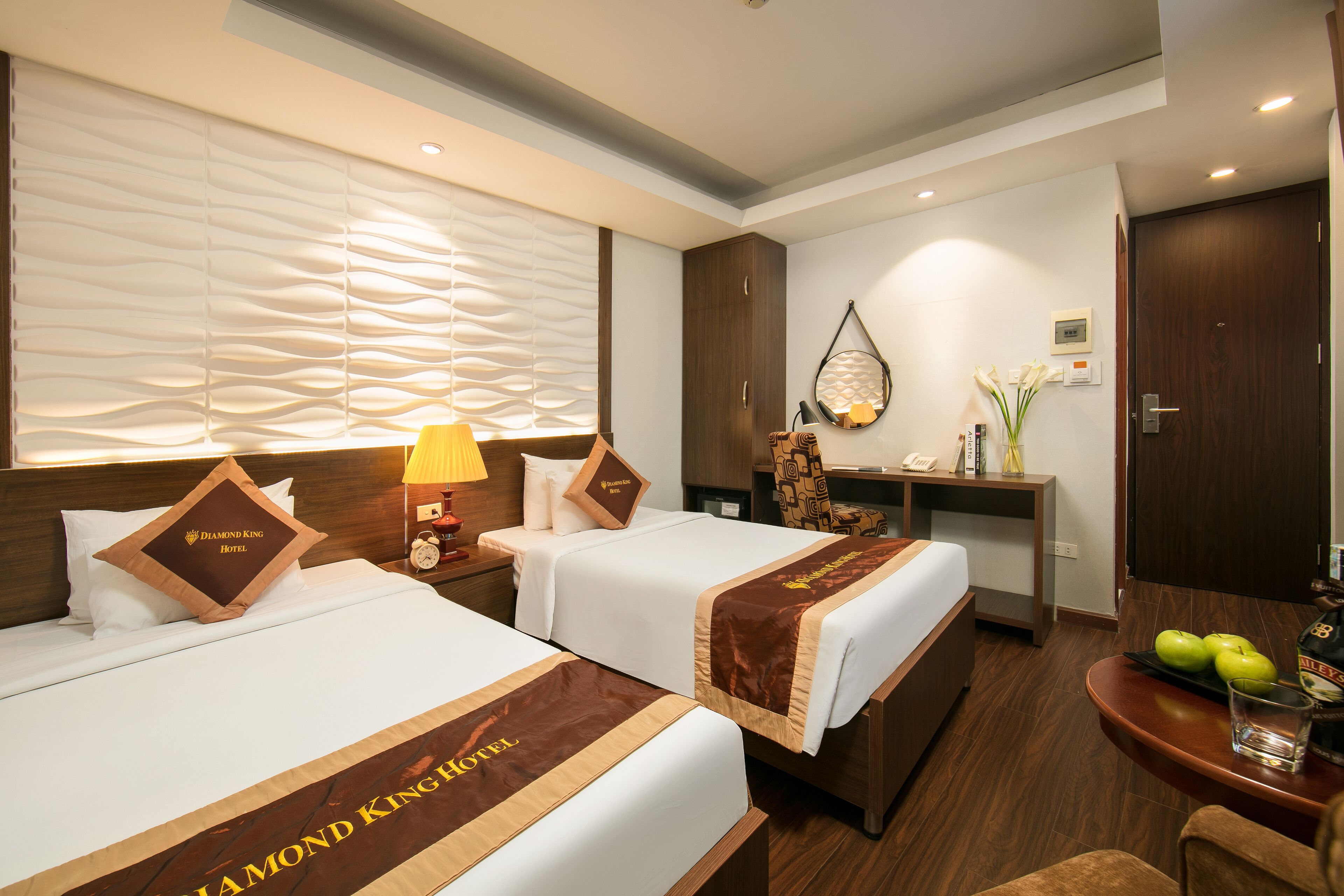 deluxe double or twin room | 1 bedroom, premium bedding, minibar, in-room safe