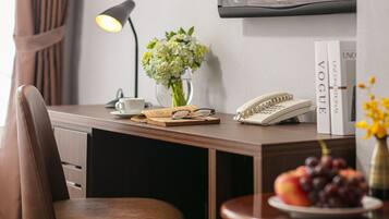 Family Room, City View | Premium bedding, minibar, in-room safe, desk