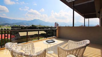 Family Quadruple Room | Premium bedding, desk, blackout curtains, free WiFi
