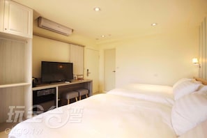 Family Quadruple Room | Premium bedding, desk, blackout drapes, free WiFi - Wo Villa (Puli)