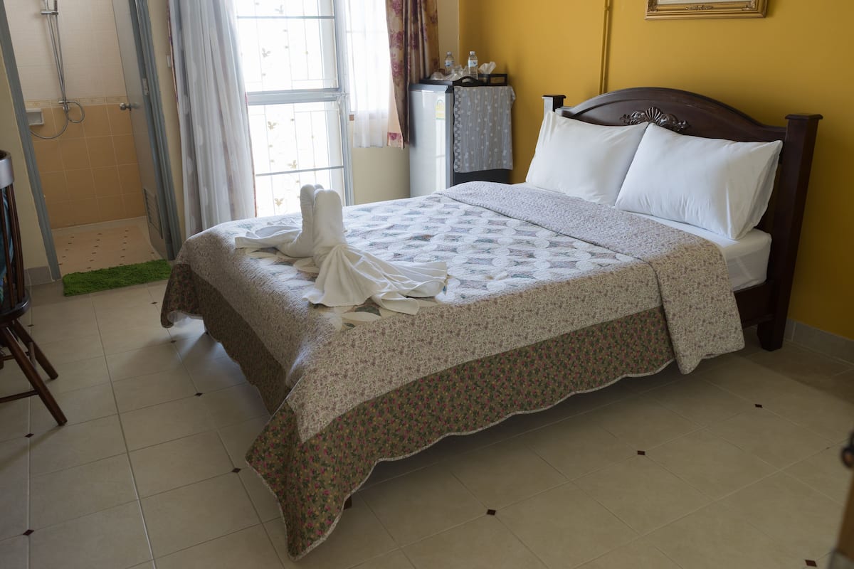 Standard Double Room | Desk, iron/ironing board, free WiFi