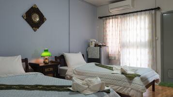 Standard Twin Room | Desk, iron/ironing board, free WiFi