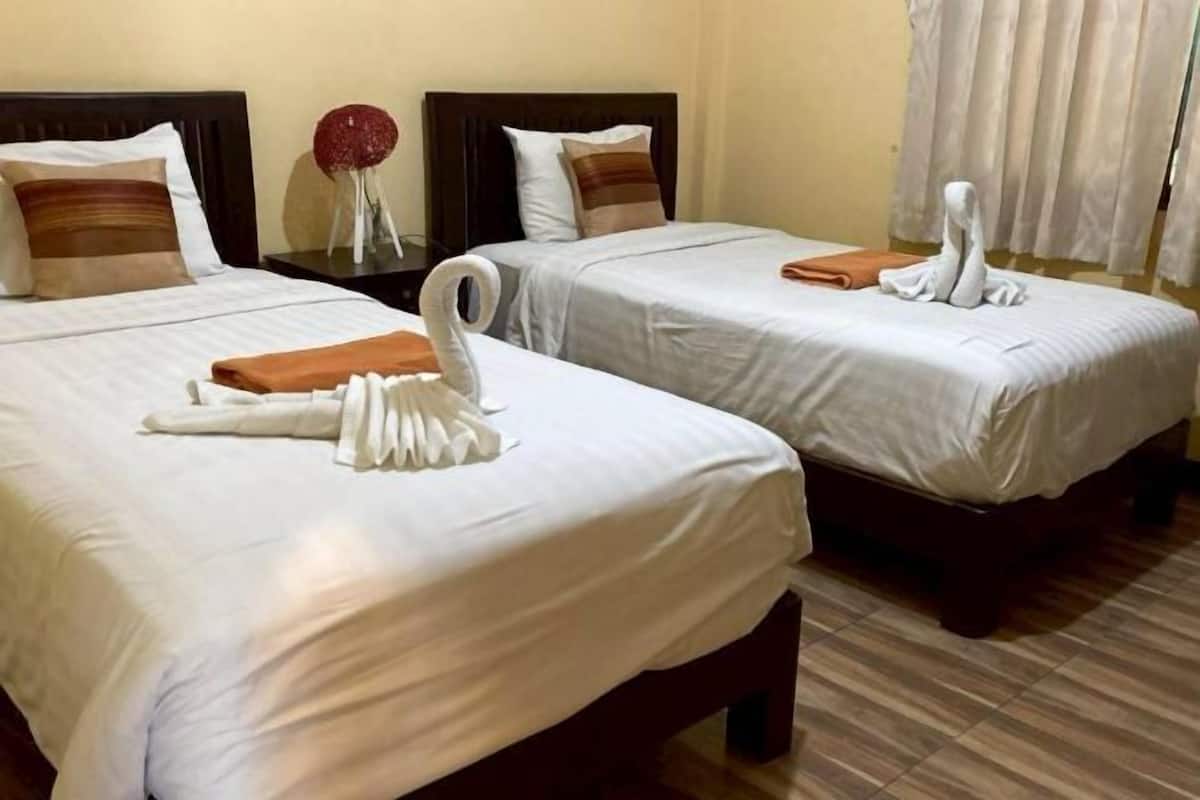 Coffres-forts dans les chambres, fer et planche à repasser