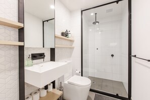 อพาร์ทเมนท์, 2 ห้องนอน | ห้องน้ำ | ฝักบัว, ของใช้ในห้องน้ำฟรี, ไดร์เป่าผม