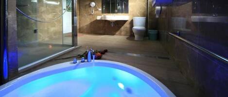 Free toiletries, hair dryer, slippers