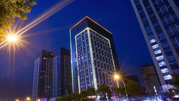 المنشأة من الخارج