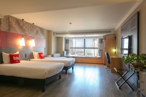 In-room safe, desk, blackout curtains, free WiFi - Ibis Xi'an North Train Station (Xi'an)